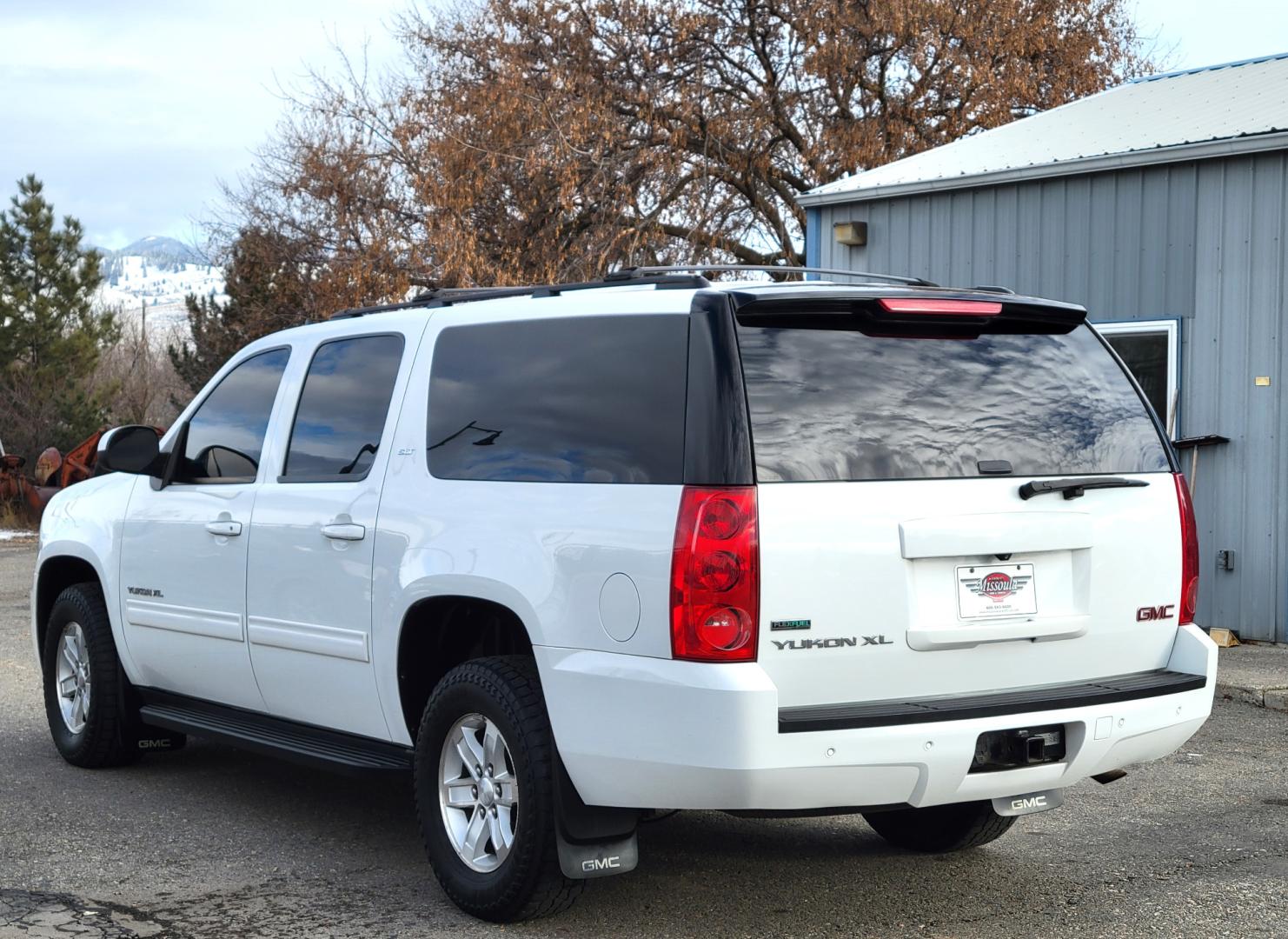 2011 White /Black GMC Yukon XL SLT SLT (1GKS2KE33BR) with an 5.3L V8 engine, 5 Speed Automatic transmission, located at 450 N Russell, Missoula, MT, 59801, (406) 543-6600, 46.874496, -114.017433 - Nice 4WD SUV. 5.3L V8. 3rd Row Seating. Power Sunroof. Rear Entertainment. Heated Leather Seats. Air. Cruise. Tilt. Power Windows and Locks. Running Boards. Towing. Clean Carfax. - Photo#7